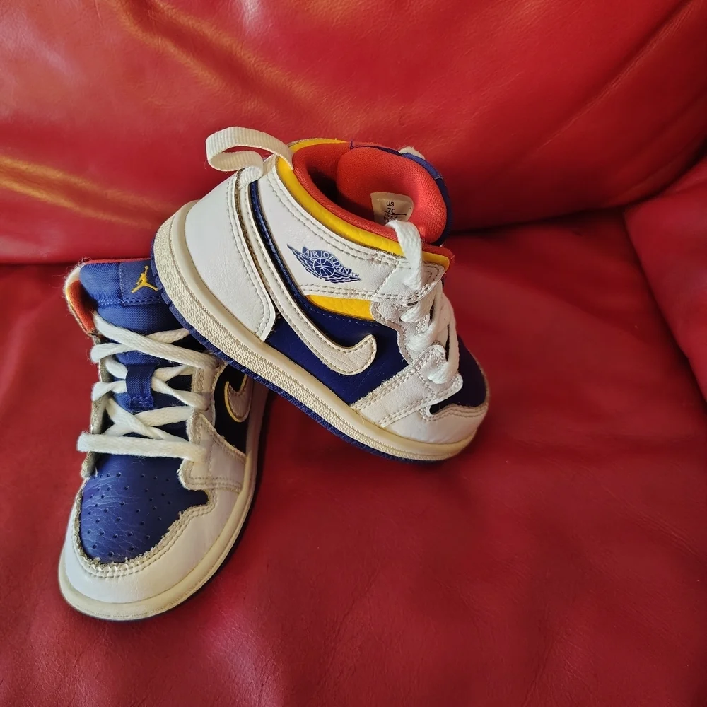 Nike Kids Sneakers in Gray, Black, and Blue